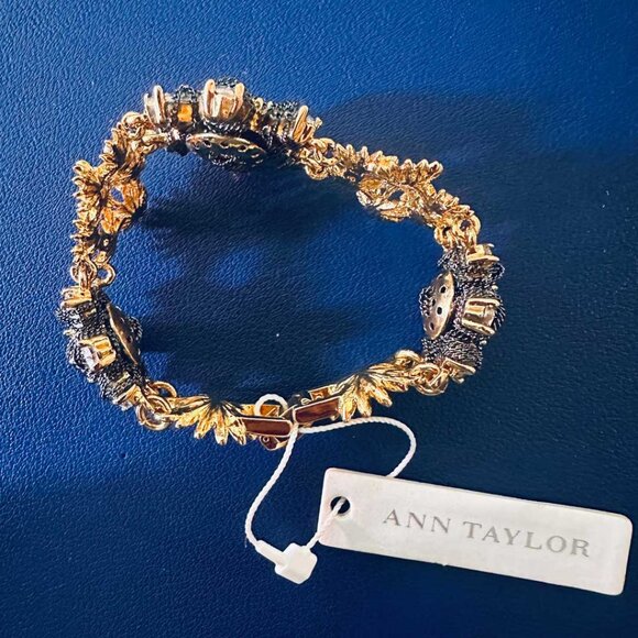 NWT Ann Taylor Floral Daisy Rhinestone Party Bracelet - A Statement - Picture 1 of 5